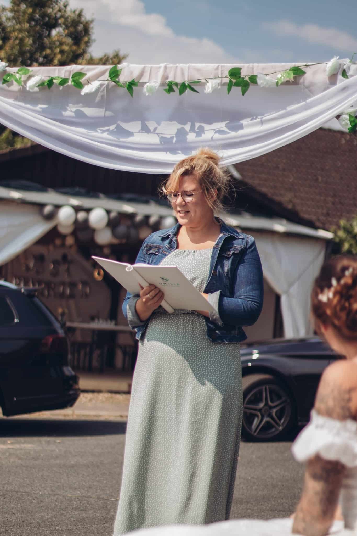Im Gespräch mit Rednerin Julia Grabow - 024